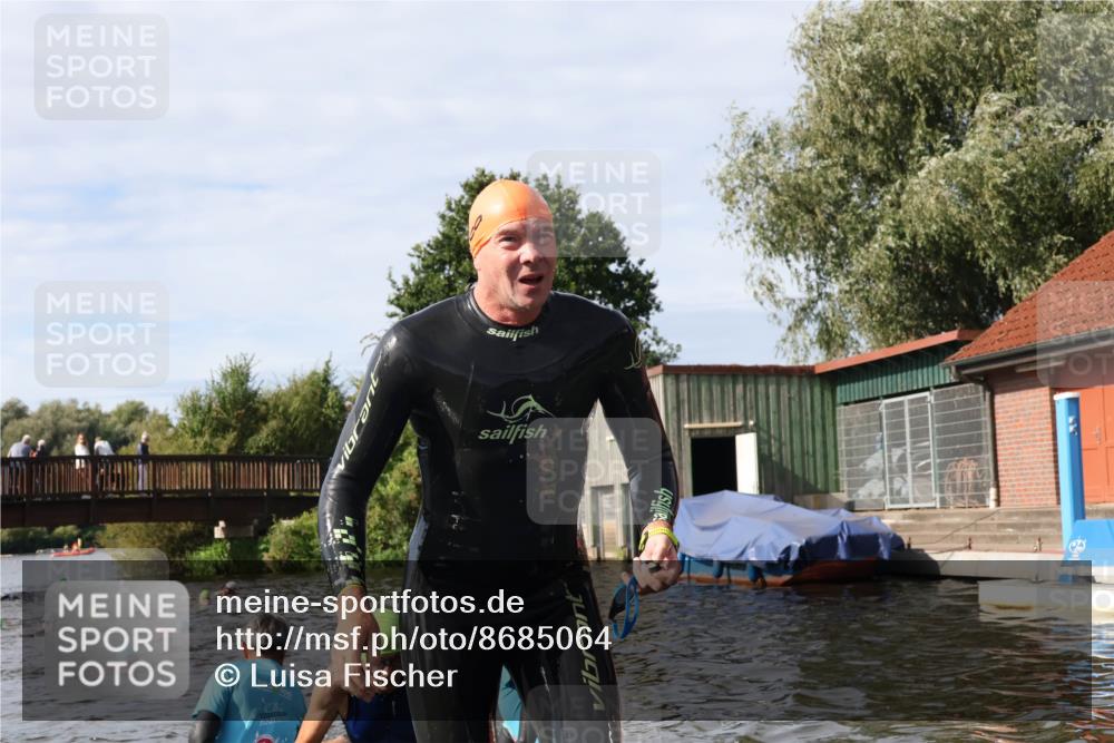 31.08.2025 - Elbe Triathlon Hamburg Luisa Fischer http://msf.ph/oto/8685064 31.08.2025 10:33:05 Schwimmen 1261, 1275, 1332, 1334 meine-sportfotos.de