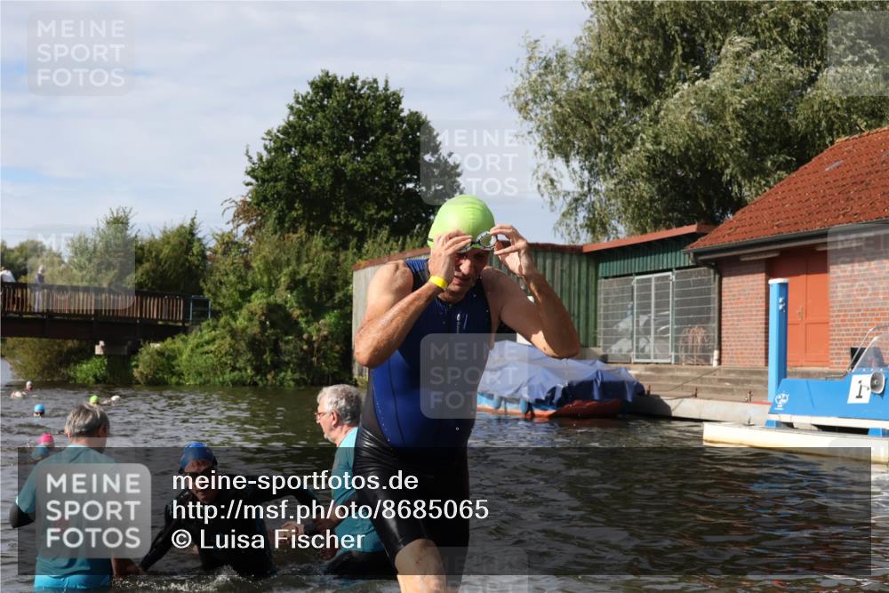 31.08.2025 - Elbe Triathlon Hamburg Luisa Fischer http://msf.ph/oto/8685065 31.08.2025 10:33:08 Schwimmen 1261, 1317, 1332, 1334 meine-sportfotos.de