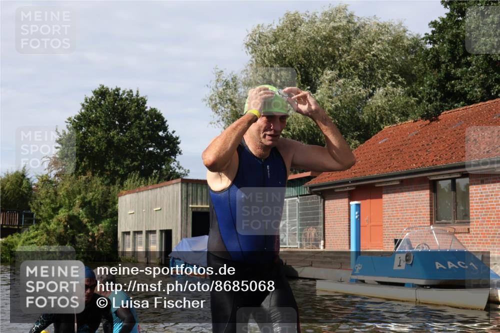 31.08.2025 - Elbe Triathlon Hamburg Luisa Fischer http://msf.ph/oto/8685068 31.08.2025 10:33:08 Schwimmen 1261, 1317, 1332, 1334 meine-sportfotos.de