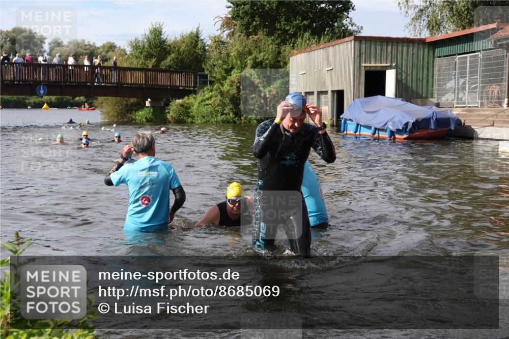 31.08.2025 - Elbe Triathlon Hamburg Luisa Fischer http://msf.ph/oto/8685069 31.08.2025 10:33:10 Schwimmen 1261, 1317, 1332, 1334 meine-sportfotos.de