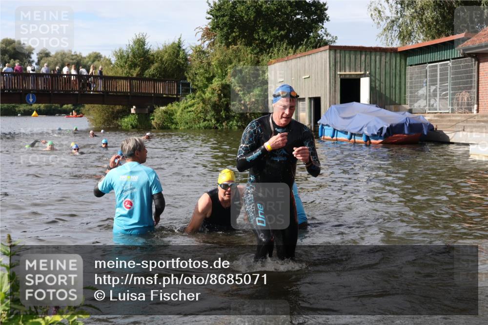 31.08.2025 - Elbe Triathlon Hamburg Luisa Fischer http://msf.ph/oto/8685071 31.08.2025 10:33:10 Schwimmen 1261, 1317, 1332, 1334 meine-sportfotos.de