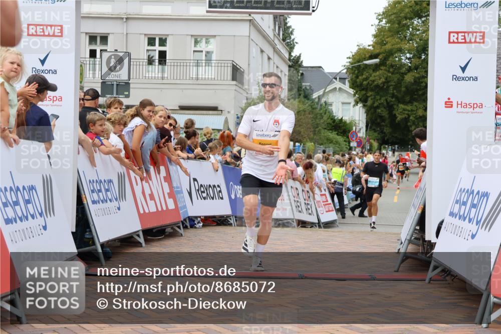 31.08.2025 - 21. Blankeneser Heldenlauf Strokosch-Dieckow http://msf.ph/oto/8685072 31.08.2025 12:01:12 Ziel 5814, 4219 meine-sportfotos.de