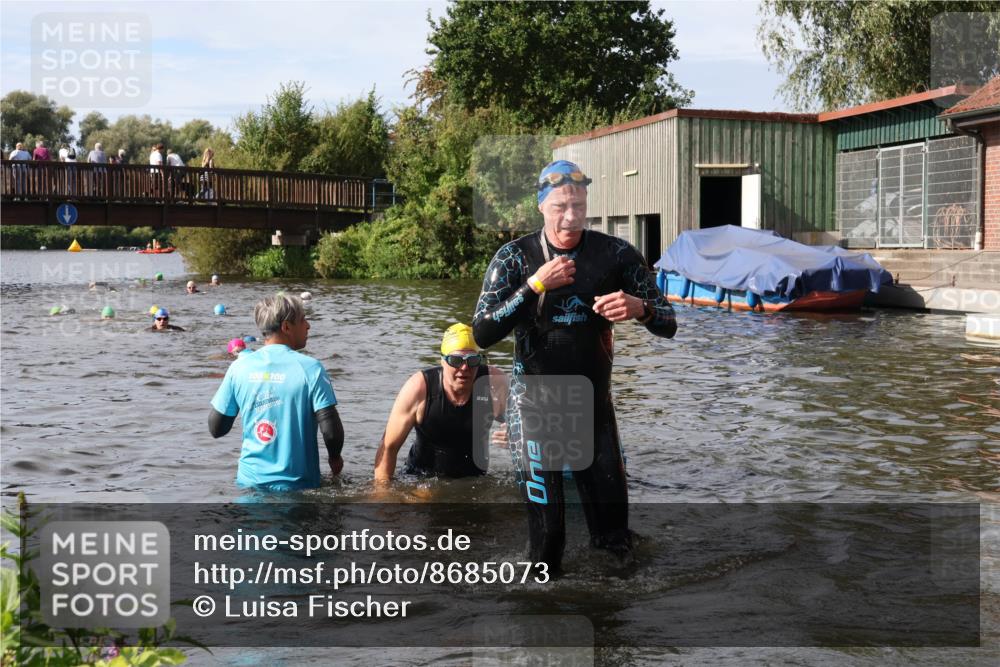31.08.2025 - Elbe Triathlon Hamburg Luisa Fischer http://msf.ph/oto/8685073 31.08.2025 10:33:10 Schwimmen 1261, 1317, 1332, 1334 meine-sportfotos.de