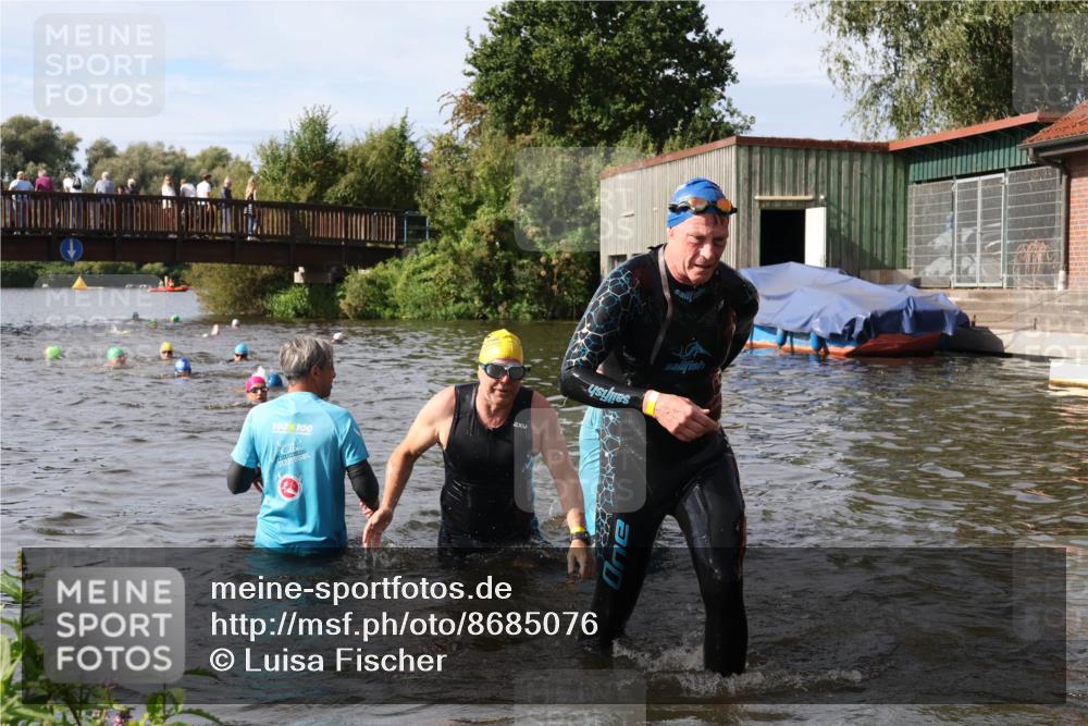 31.08.2025 - Elbe Triathlon Hamburg Luisa Fischer http://msf.ph/oto/8685076 31.08.2025 10:33:11 Schwimmen 1317, 1332, 1334 meine-sportfotos.de