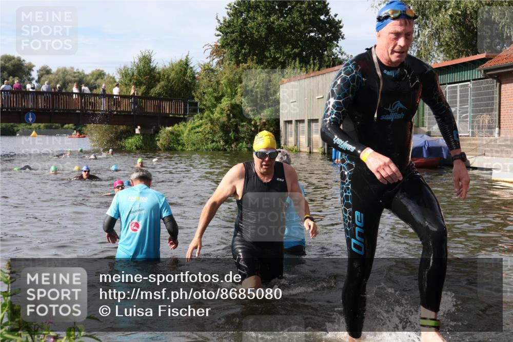 31.08.2025 - Elbe Triathlon Hamburg Luisa Fischer http://msf.ph/oto/8685080 31.08.2025 10:33:12 Schwimmen 1317, 1332, 1334 meine-sportfotos.de