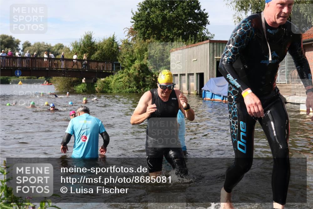 31.08.2025 - Elbe Triathlon Hamburg Luisa Fischer http://msf.ph/oto/8685081 31.08.2025 10:33:12 Schwimmen 1317, 1332, 1334 meine-sportfotos.de