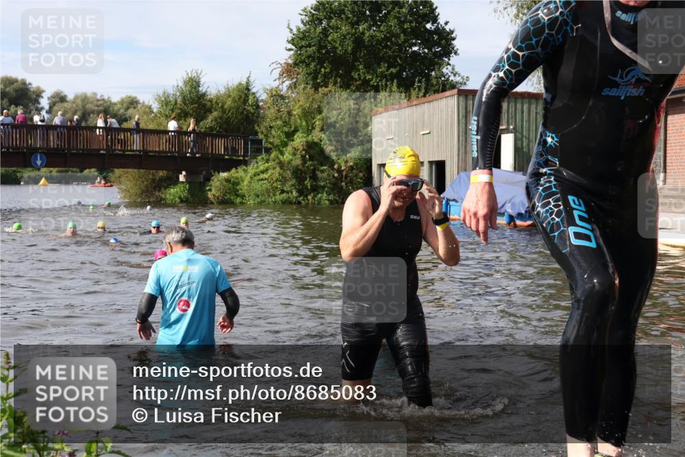 31.08.2025 - Elbe Triathlon Hamburg Luisa Fischer http://msf.ph/oto/8685083 31.08.2025 10:33:13 Schwimmen 1317, 1332, 1334 meine-sportfotos.de