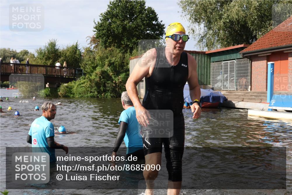 31.08.2025 - Elbe Triathlon Hamburg Luisa Fischer http://msf.ph/oto/8685090 31.08.2025 10:33:14 Schwimmen 1317, 1332 meine-sportfotos.de