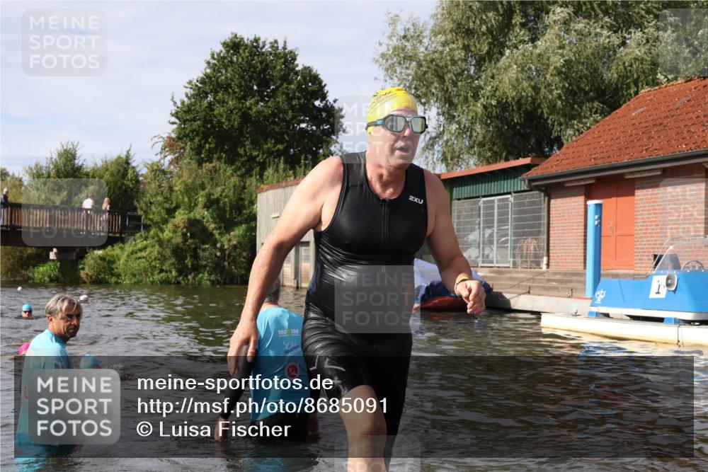 31.08.2025 - Elbe Triathlon Hamburg Luisa Fischer http://msf.ph/oto/8685091 31.08.2025 10:33:14 Schwimmen 1317, 1332 meine-sportfotos.de