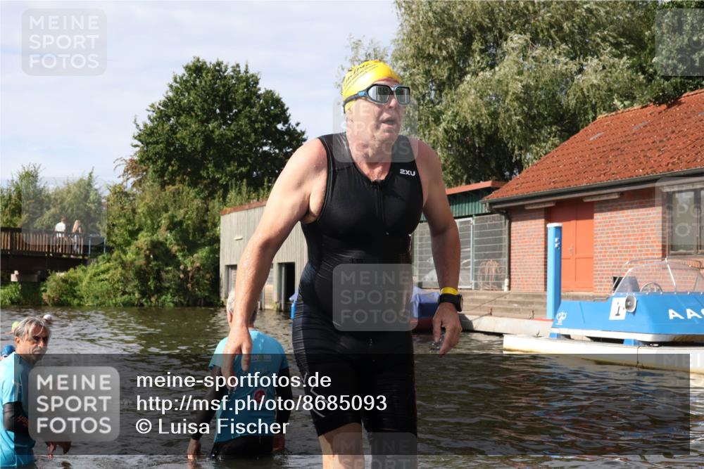 31.08.2025 - Elbe Triathlon Hamburg Luisa Fischer http://msf.ph/oto/8685093 31.08.2025 10:33:15 Schwimmen 1317, 1332 meine-sportfotos.de