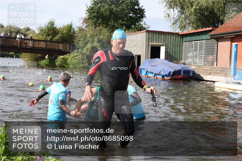 31.08.2025 - Elbe Triathlon Hamburg Luisa Fischer http://msf.ph/oto/8685098 31.08.2025 10:33:26 Schwimmen 1259, 1268, 1270, 1308 meine-sportfotos.de