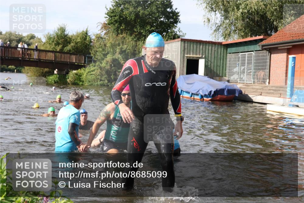 31.08.2025 - Elbe Triathlon Hamburg Luisa Fischer http://msf.ph/oto/8685099 31.08.2025 10:33:26 Schwimmen 1259, 1268, 1270, 1308 meine-sportfotos.de