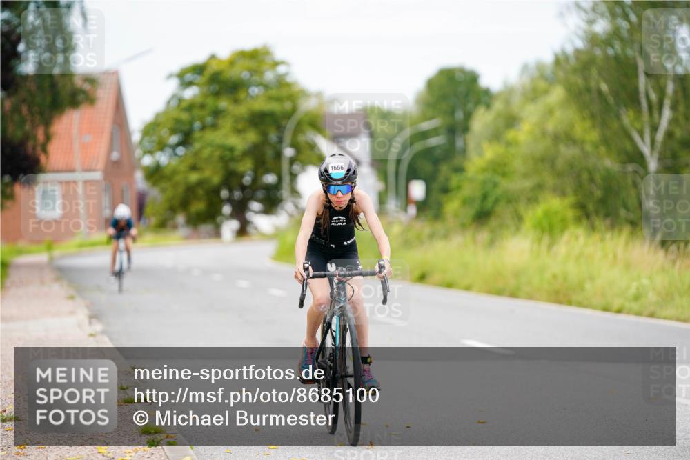 31.08.2025 - Elbe Triathlon Hamburg Michael Burmester http://msf.ph/oto/8685100 31.08.2025 12:32:47 Radfahren 1656, 1657 meine-sportfotos.de
