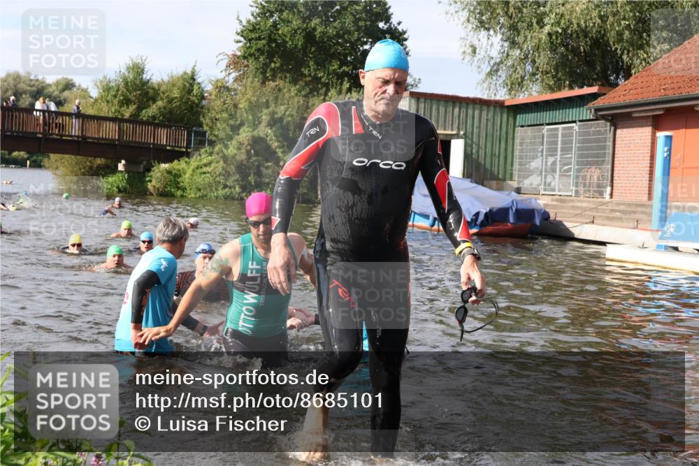 31.08.2025 - Elbe Triathlon Hamburg Luisa Fischer http://msf.ph/oto/8685101 31.08.2025 10:33:26 Schwimmen 1259, 1268, 1270, 1308 meine-sportfotos.de