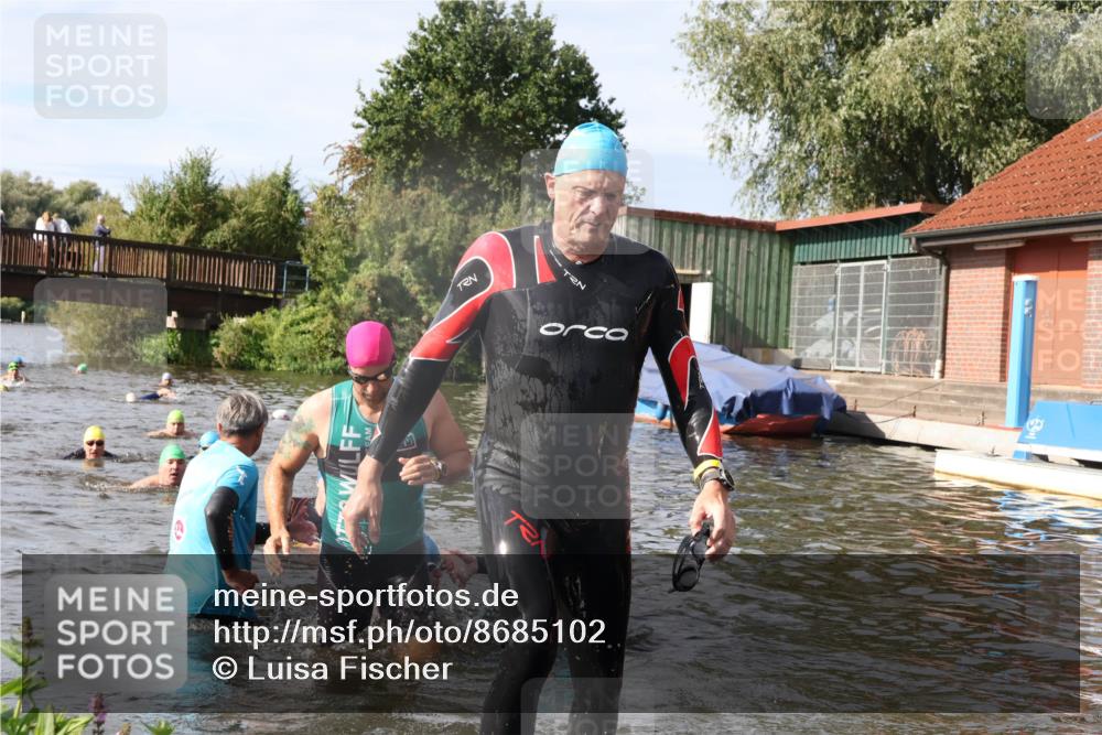 31.08.2025 - Elbe Triathlon Hamburg Luisa Fischer http://msf.ph/oto/8685102 31.08.2025 10:33:27 Schwimmen 1259, 1268, 1270, 1308 meine-sportfotos.de