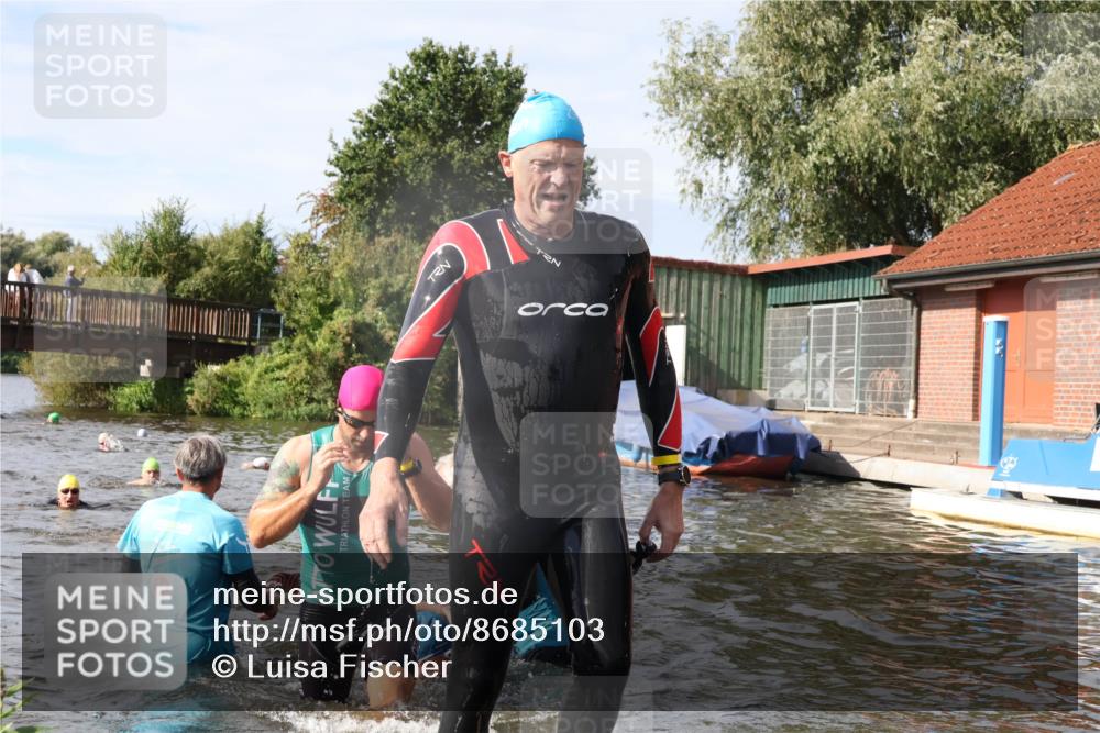 31.08.2025 - Elbe Triathlon Hamburg Luisa Fischer http://msf.ph/oto/8685103 31.08.2025 10:33:27 Schwimmen 1259, 1268, 1270, 1308 meine-sportfotos.de