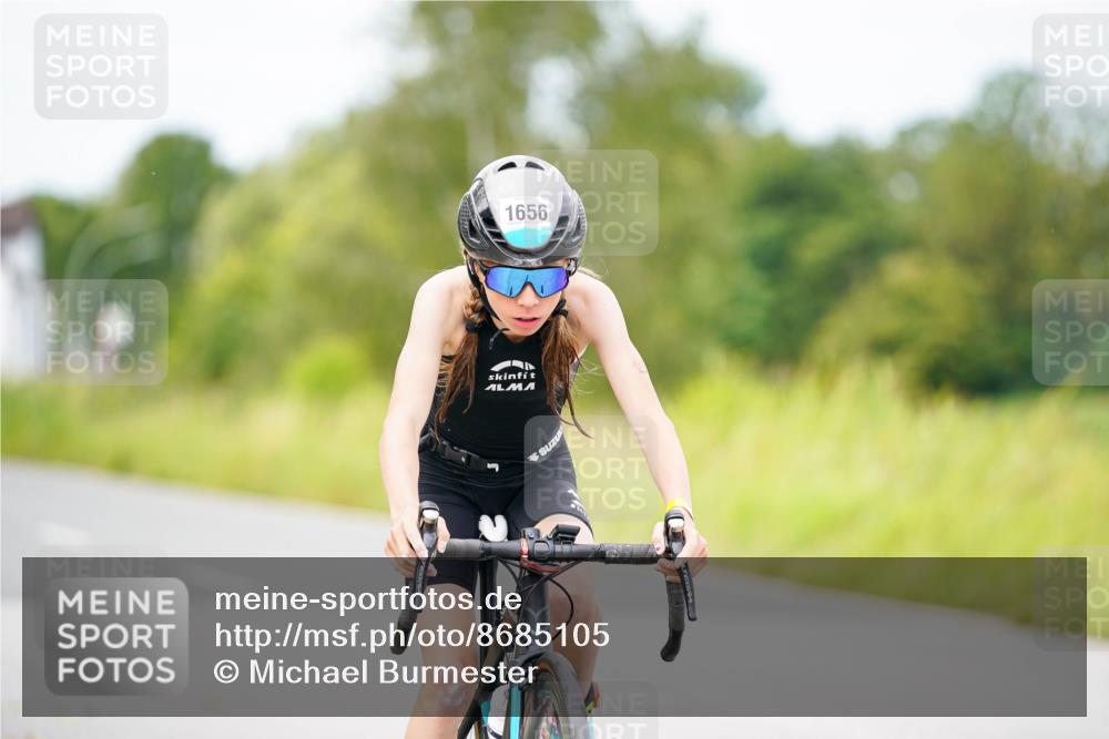 31.08.2025 - Elbe Triathlon Hamburg Michael Burmester http://msf.ph/oto/8685105 31.08.2025 12:32:49 Radfahren 1656, 1657 meine-sportfotos.de