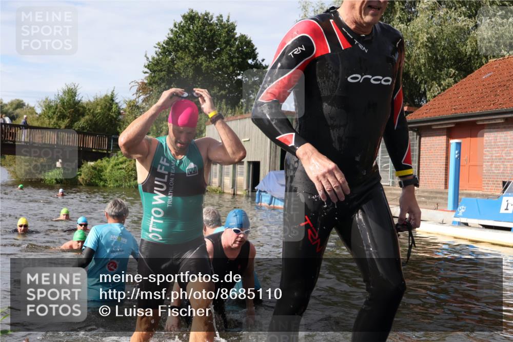 31.08.2025 - Elbe Triathlon Hamburg Luisa Fischer http://msf.ph/oto/8685110 31.08.2025 10:33:28 Schwimmen 1259, 1268, 1270, 1308 meine-sportfotos.de