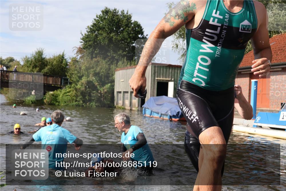 31.08.2025 - Elbe Triathlon Hamburg Luisa Fischer http://msf.ph/oto/8685119 31.08.2025 10:33:30 Schwimmen 1259, 1268, 1270, 1308, 1325 meine-sportfotos.de