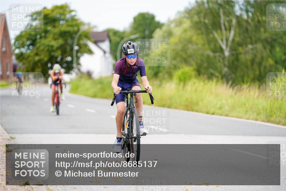 31.08.2025 - Elbe Triathlon Hamburg Michael Burmester http://msf.ph/oto/8685137 31.08.2025 12:33:29 Radfahren 1644, 1651 meine-sportfotos.de