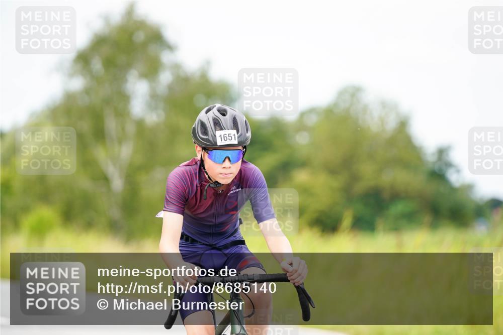 31.08.2025 - Elbe Triathlon Hamburg Michael Burmester http://msf.ph/oto/8685140 31.08.2025 12:33:30 Radfahren 1644, 1651 meine-sportfotos.de
