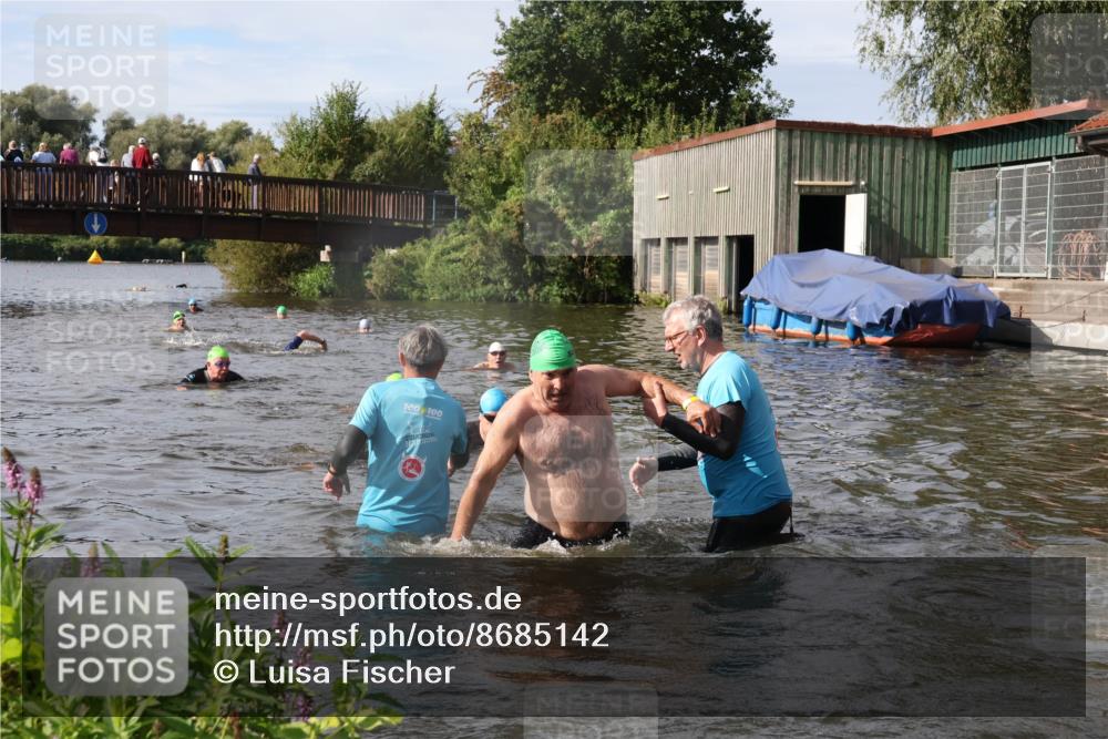 31.08.2025 - Elbe Triathlon Hamburg Luisa Fischer http://msf.ph/oto/8685142 31.08.2025 10:33:36 Schwimmen 1259, 1313, 1325 meine-sportfotos.de