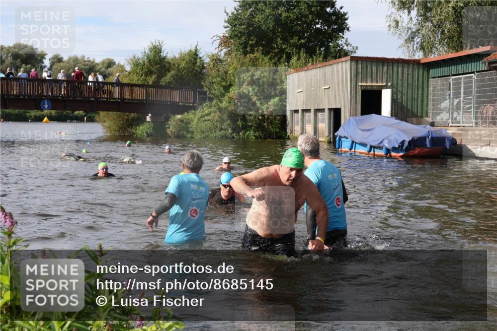 31.08.2025 - Elbe Triathlon Hamburg Luisa Fischer http://msf.ph/oto/8685145 31.08.2025 10:33:36 Schwimmen 1259, 1313, 1325 meine-sportfotos.de
