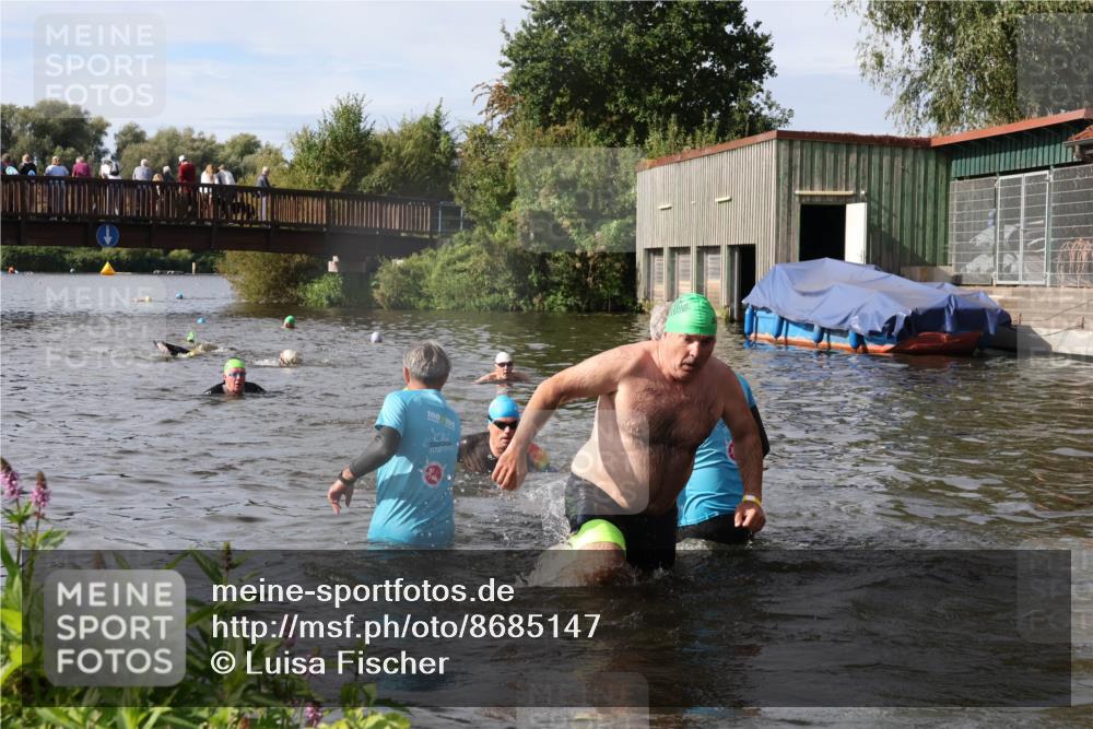 31.08.2025 - Elbe Triathlon Hamburg Luisa Fischer http://msf.ph/oto/8685147 31.08.2025 10:33:37 Schwimmen 1259, 1313, 1316, 1325 meine-sportfotos.de