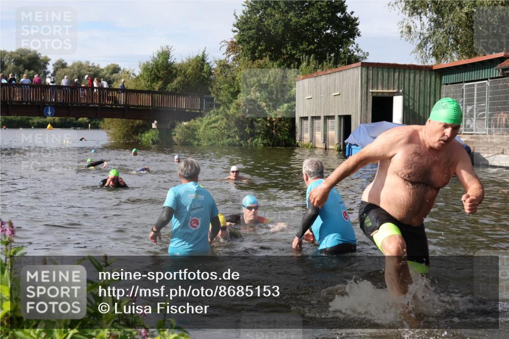 31.08.2025 - Elbe Triathlon Hamburg Luisa Fischer http://msf.ph/oto/8685153 31.08.2025 10:33:38 Schwimmen 1259, 1313, 1316, 1325 meine-sportfotos.de