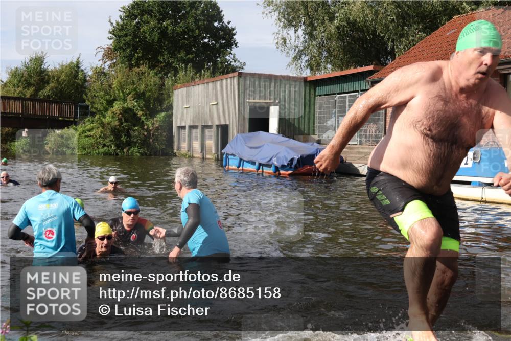 31.08.2025 - Elbe Triathlon Hamburg Luisa Fischer http://msf.ph/oto/8685158 31.08.2025 10:33:39 Schwimmen 1259, 1313, 1316, 1325 meine-sportfotos.de
