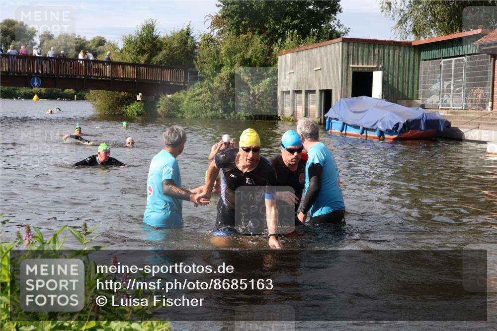 31.08.2025 - Elbe Triathlon Hamburg Luisa Fischer http://msf.ph/oto/8685163 31.08.2025 10:33:42 Schwimmen 1313, 1316, 1325, 1340 meine-sportfotos.de