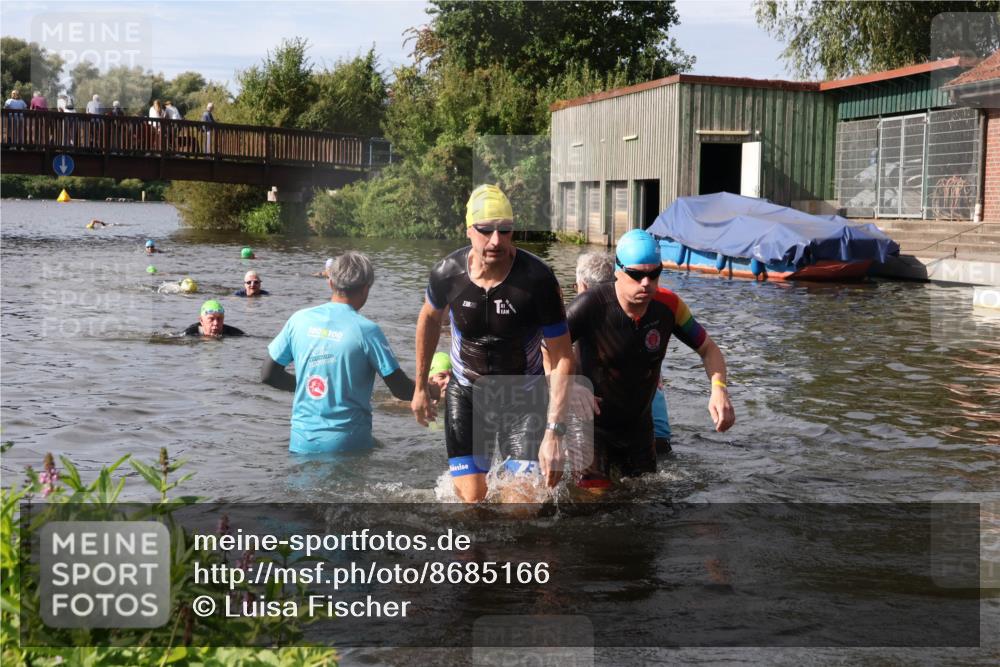 31.08.2025 - Elbe Triathlon Hamburg Luisa Fischer http://msf.ph/oto/8685166 31.08.2025 10:33:42 Schwimmen 1313, 1316, 1325, 1340 meine-sportfotos.de