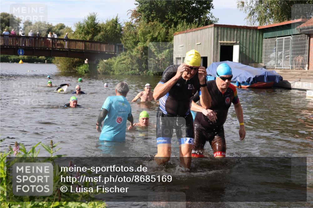 31.08.2025 - Elbe Triathlon Hamburg Luisa Fischer http://msf.ph/oto/8685169 31.08.2025 10:33:43 Schwimmen 1313, 1316, 1325, 1340 meine-sportfotos.de