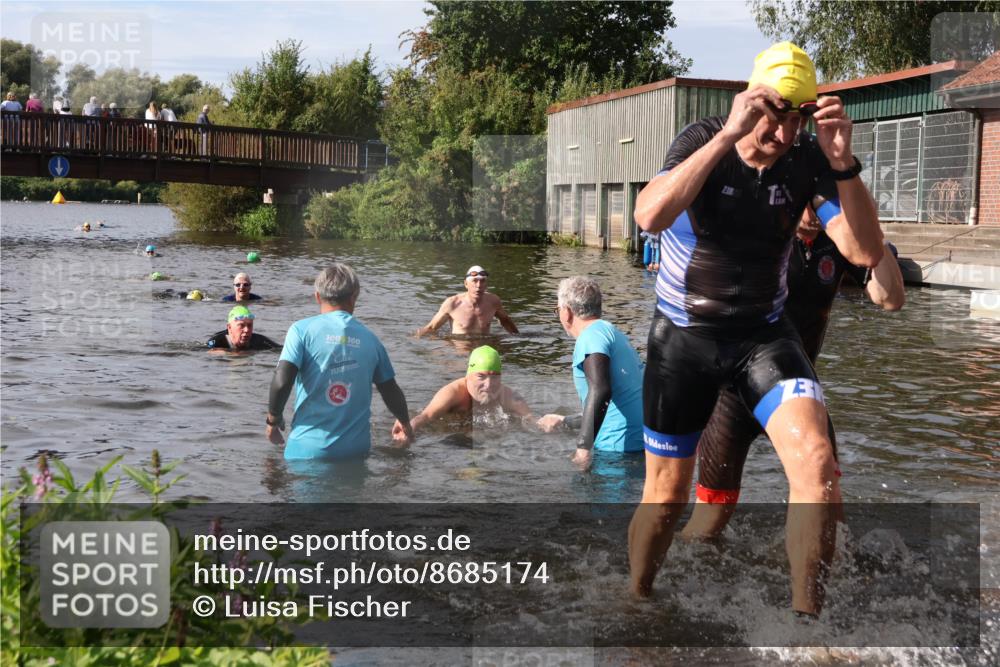 31.08.2025 - Elbe Triathlon Hamburg Luisa Fischer http://msf.ph/oto/8685174 31.08.2025 10:33:44 Schwimmen 1313, 1316, 1340 meine-sportfotos.de
