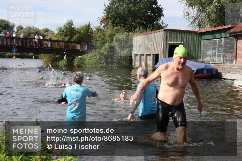 31.08.2025 - Elbe Triathlon Hamburg Luisa Fischer http://msf.ph/oto/8685183 31.08.2025 10:33:48 Schwimmen 1313, 1316, 1340 meine-sportfotos.de