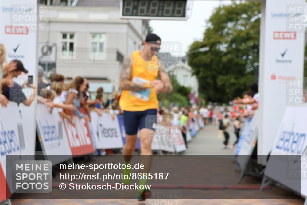 31.08.2025 - 21. Blankeneser Heldenlauf Strokosch-Dieckow http://msf.ph/oto/8685187 31.08.2025 12:01:00 Ziel 4366, 4007 meine-sportfotos.de