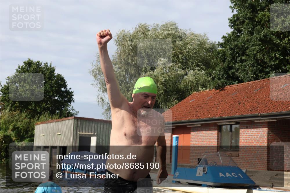 31.08.2025 - Elbe Triathlon Hamburg Luisa Fischer http://msf.ph/oto/8685190 31.08.2025 10:33:50 Schwimmen 1316, 1336, 1340 meine-sportfotos.de