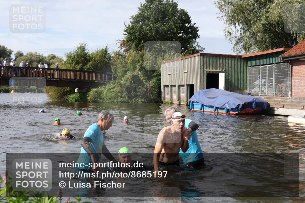 31.08.2025 - Elbe Triathlon Hamburg Luisa Fischer http://msf.ph/oto/8685197 31.08.2025 10:33:54 Schwimmen 1336, 1340, 1343 meine-sportfotos.de