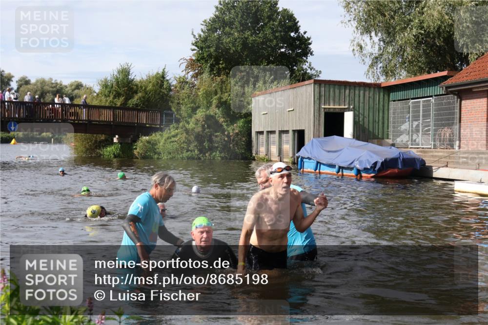 31.08.2025 - Elbe Triathlon Hamburg Luisa Fischer http://msf.ph/oto/8685198 31.08.2025 10:33:55 Schwimmen 1336, 1340, 1343 meine-sportfotos.de