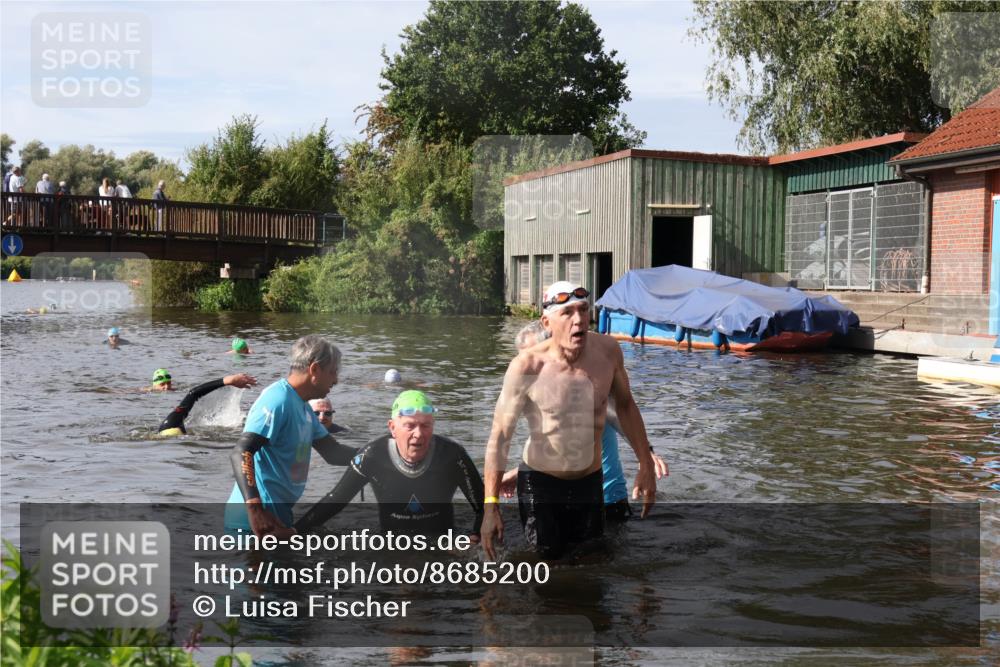 31.08.2025 - Elbe Triathlon Hamburg Luisa Fischer http://msf.ph/oto/8685200 31.08.2025 10:33:55 Schwimmen 1336, 1340, 1343 meine-sportfotos.de
