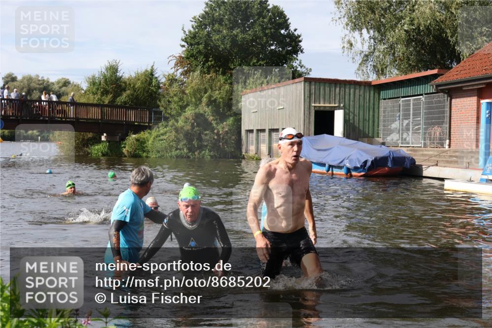 31.08.2025 - Elbe Triathlon Hamburg Luisa Fischer http://msf.ph/oto/8685202 31.08.2025 10:33:55 Schwimmen 1336, 1340, 1343 meine-sportfotos.de