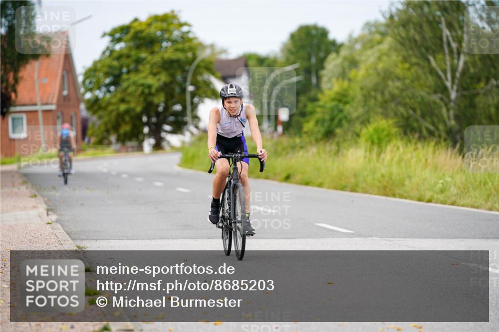 31.08.2025 - Elbe Triathlon Hamburg Michael Burmester http://msf.ph/oto/8685203 31.08.2025 12:35:27 Radfahren 1646, 1653 meine-sportfotos.de