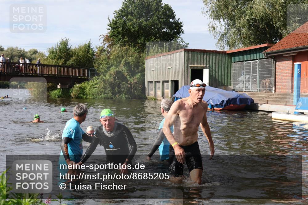 31.08.2025 - Elbe Triathlon Hamburg Luisa Fischer http://msf.ph/oto/8685205 31.08.2025 10:33:56 Schwimmen 1336, 1343 meine-sportfotos.de