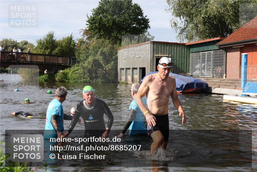 31.08.2025 - Elbe Triathlon Hamburg Luisa Fischer http://msf.ph/oto/8685207 31.08.2025 10:33:56 Schwimmen 1336, 1343 meine-sportfotos.de