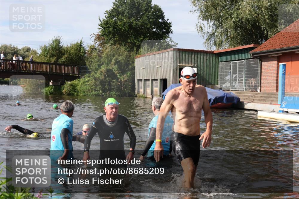 31.08.2025 - Elbe Triathlon Hamburg Luisa Fischer http://msf.ph/oto/8685209 31.08.2025 10:33:56 Schwimmen 1336, 1343 meine-sportfotos.de