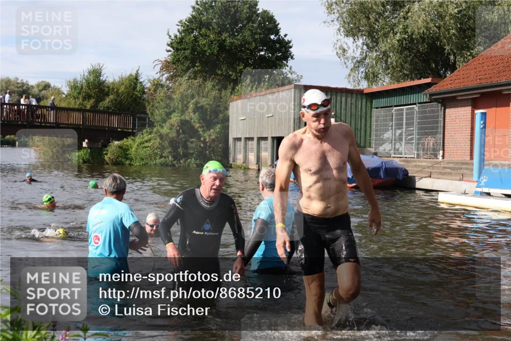 31.08.2025 - Elbe Triathlon Hamburg Luisa Fischer http://msf.ph/oto/8685210 31.08.2025 10:33:57 Schwimmen 1267, 1336, 1343 meine-sportfotos.de