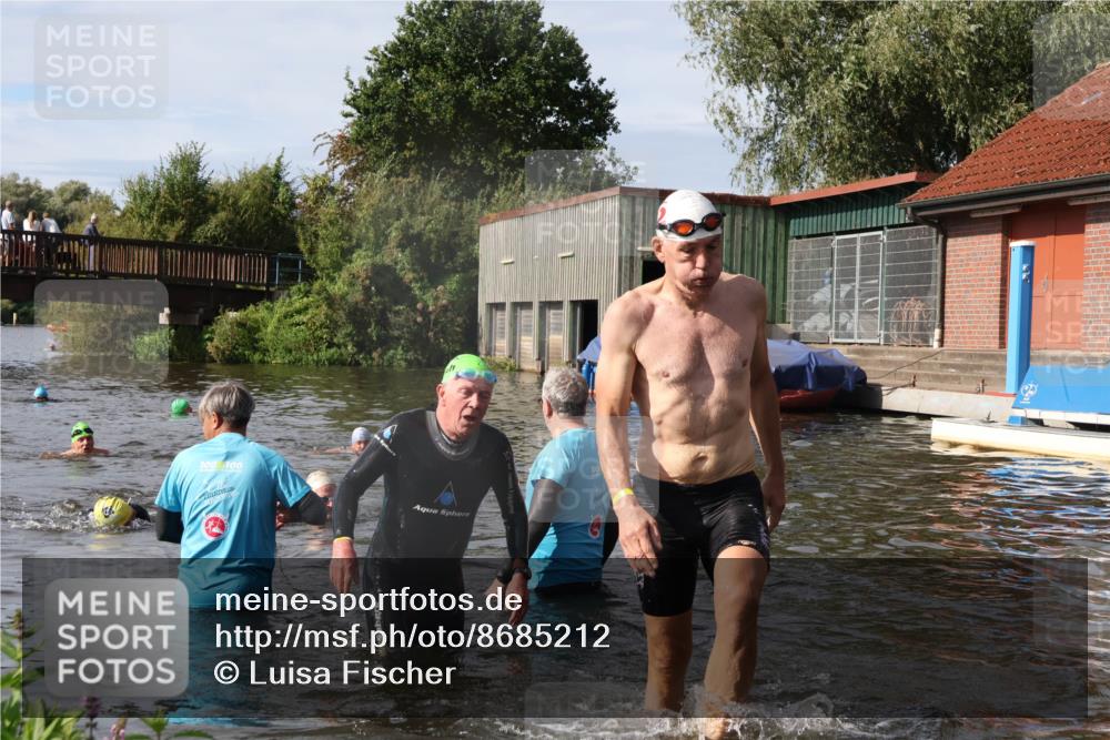 31.08.2025 - Elbe Triathlon Hamburg Luisa Fischer http://msf.ph/oto/8685212 31.08.2025 10:33:57 Schwimmen 1267, 1336, 1343 meine-sportfotos.de