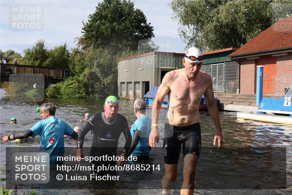 31.08.2025 - Elbe Triathlon Hamburg Luisa Fischer http://msf.ph/oto/8685214 31.08.2025 10:33:57 Schwimmen 1267, 1336, 1343 meine-sportfotos.de