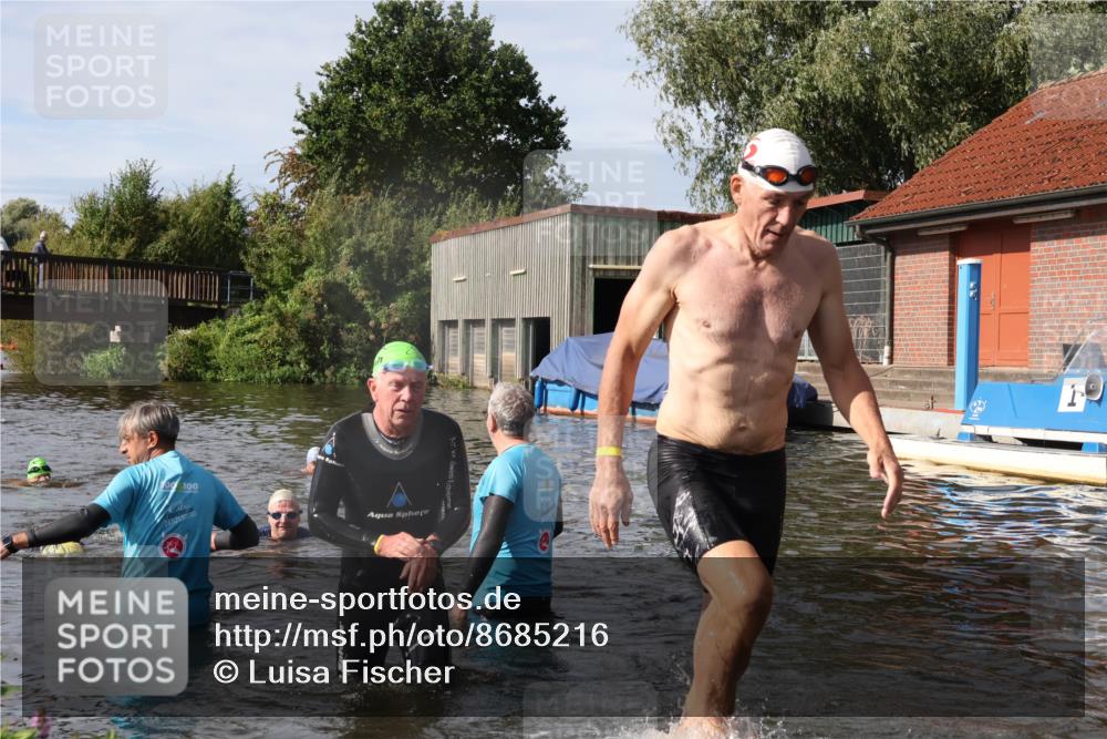 31.08.2025 - Elbe Triathlon Hamburg Luisa Fischer http://msf.ph/oto/8685216 31.08.2025 10:33:58 Schwimmen 1267, 1336, 1343 meine-sportfotos.de