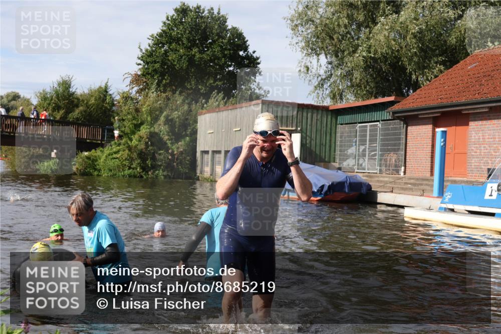 31.08.2025 - Elbe Triathlon Hamburg Luisa Fischer http://msf.ph/oto/8685219 31.08.2025 10:34:04 Schwimmen 1267, 1328, 1343 meine-sportfotos.de